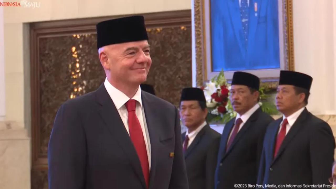 Seharusnya, penyerahan tanda kehormatan kepada Gianni bersamaan dengan penyerahan Tanda Kehormatan Bintang Mahaputera Nararya kepada Wishnutama Kusubandio selaku penggiat seni. <br>