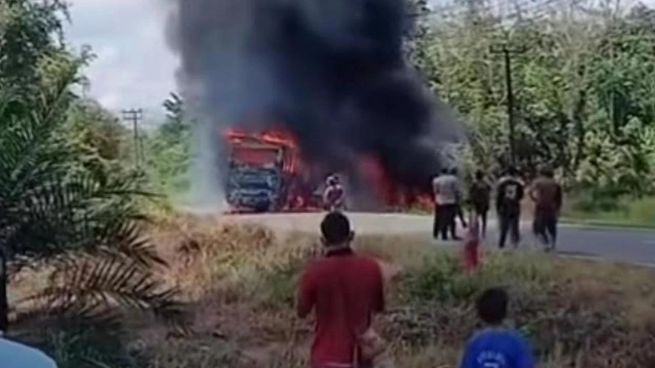 16 Orang Tewas Dalam Tabrakan Maut Bus ALS vs Truk Tangki di Jalan Lintas Sumatra