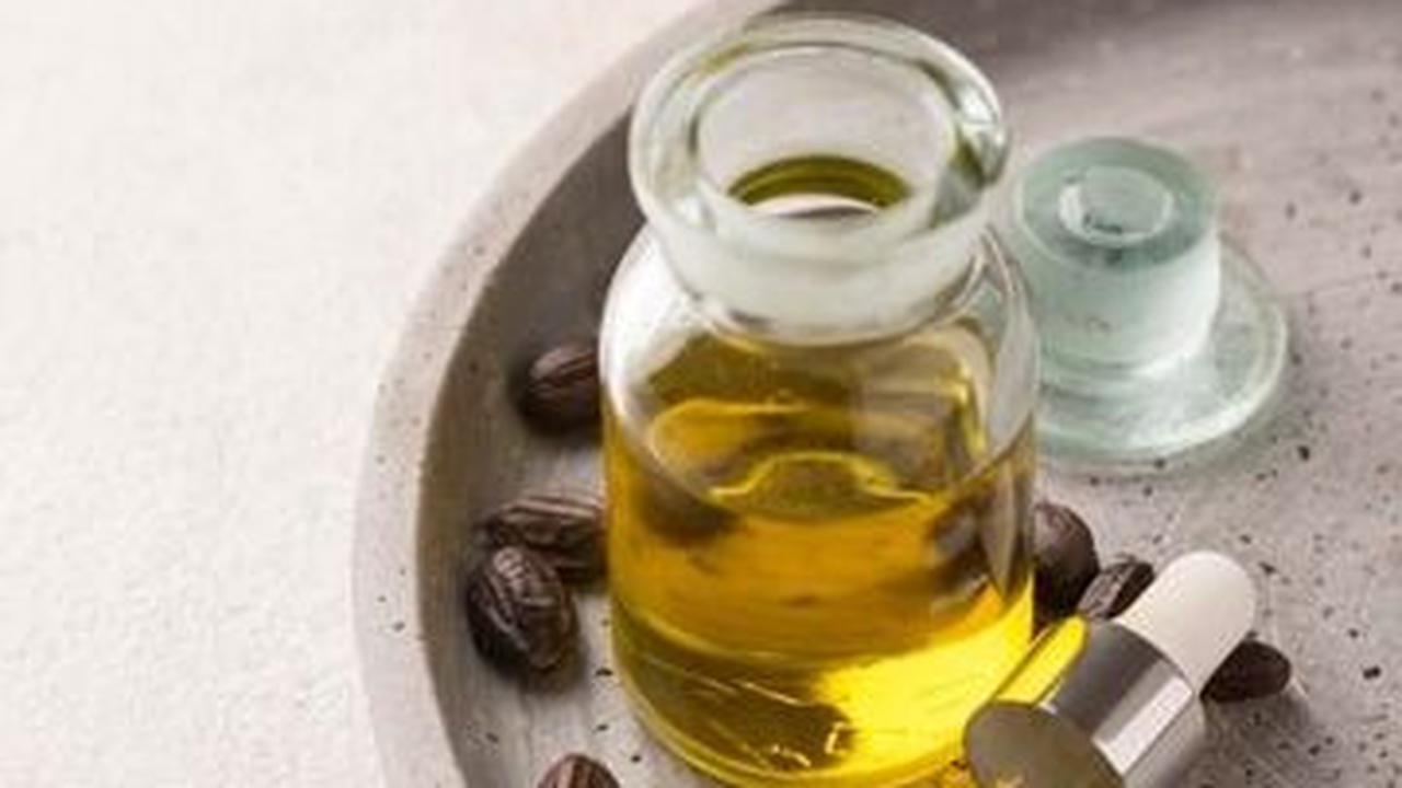 10. Minyak Jarak: Mencegah Kerusakan Kulit