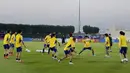 Para pemain jepang saat mengikuti latihan tim di tempat latihan Al Sadd SC di Doha pada 22 November 2022. Jepang akan bertanding melawan Jerman pada Grup E Piala Dunia 2022 Qatar yang berlangsung pada Rabu (23/11/2022) pukul 23.00 WIB di Khalifa International Stadium, Doha, Qatar. (AP Photo/Eugene Hoshiko)