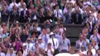 Novak Djokovic mempunyai tradisi aneh yakni mencium dan mencicipi rumput lapangan di WImbledon.