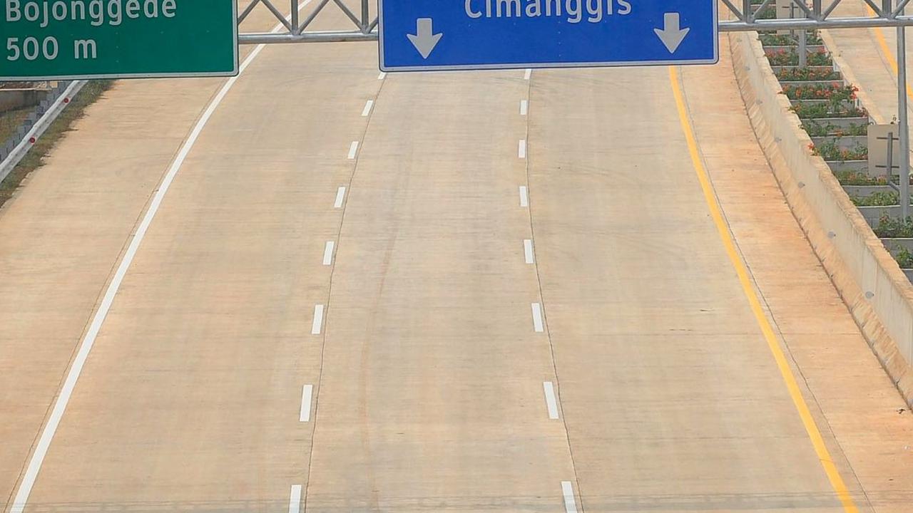 Sehingga dari Depok ke Bandara Soekarno-Hatta dengan jalan tol ini bisa ditempuh hanya dalam waktu 15 menit.