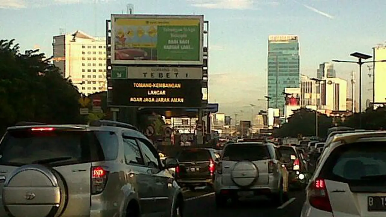 Kepadatan Lalu lintas Jakarta Pagi Ini Diwarnai Kecelakaan