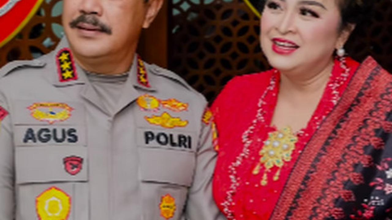 Momen Wakapolri Komjen Agus & Istri Pakai Busana Adat Terima Gelar Kehormatan, Kini Sah Dipanggil Datuk