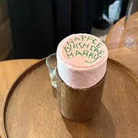 Kue “Happee Birthdae” hasil Kolaborasi Starbucks dan Harry Potter. [Anisha/Fimela]