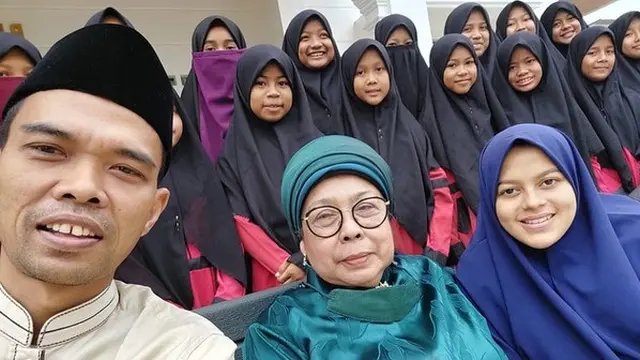 Dikaruniai Anak Pertama, Ini 6 Momen Manis Ustaz Abdul Somad dan Fatimah Az Zahra