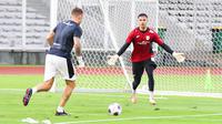 Aksi Emil Audero saat sesi latihan Timnas Indonesia di Stadion Madya, Gelora Bung Karno, Jakarta, Sabtu (22/3/2025).