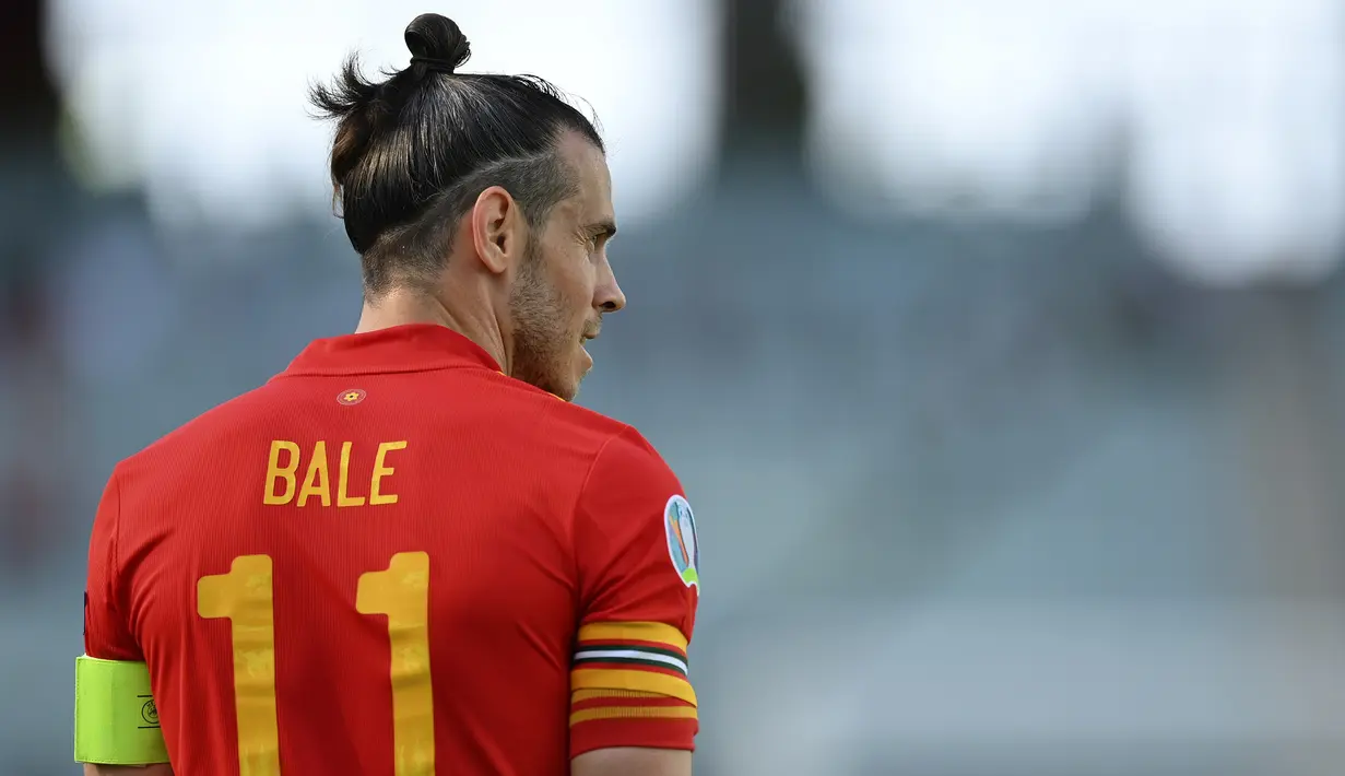 Gareth Bale. Striker Timnas Wales ini telah mencetak 33 gol untuk negaranya sebelum turnamen Euro 2020 berlangsung. Di laga perdana melawan Swiss yang berakhir 1-1, ia belum mampu menyumbang gol untuk mempertajam rekornya. (Foto: AP/Pool/Dan Mullan)