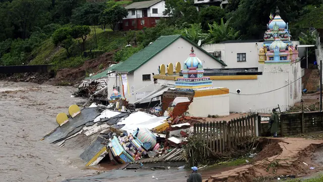 FOTO: Puluhan Orang Tewas Akibat Banjir di Afrika Selatan