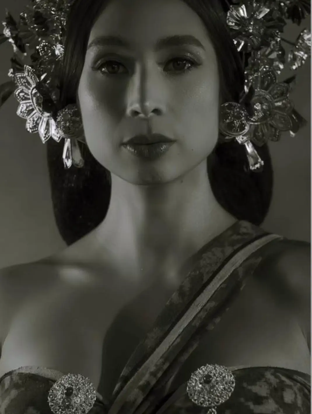 6 Potret Gaya Maternity Shoot Jennifer Bachdim, Tampil Cantik jadi