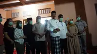 Di Rumah Duka Ibunda, Jokowi Hanya Ditemani Adik-Adiknya dan Gibran