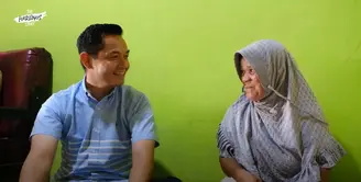 Pertemuan tersebut terjadi saat Dude mengunjungi kampung halaman ibunya di Sumatera Barat. Kebahagiaan pun terlihat di wajah keduanya saat bisa kembali jumpa. (Foto: YouTube/The Harlinos)