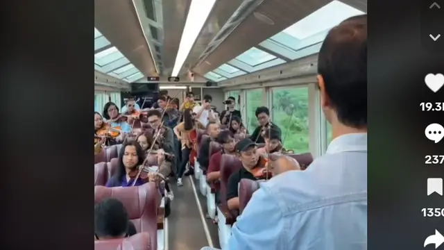 Addie MS dan Musisi Twilite Orchestra Getarkan Kereta Panoramic dengan Lagu Rasa Sayange. Foto: tangkapan layar tiktok @addiems999.