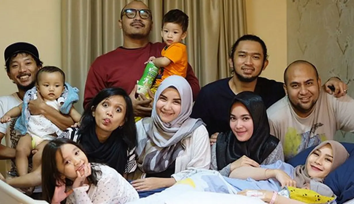 Tidak semua orang merasakan sama saat kembali menjalani operasi caesar. Hal itu juga dirasakan Zaskia yang saat itu kondisinya kurang begitu fit saat akan menjalani operasi. (Instagram/zaskiadyamecca)