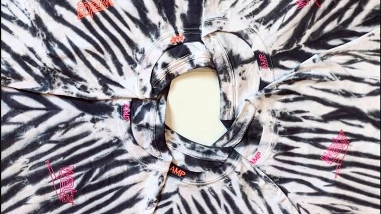 Sosok Desainer Kaus Tie-Dye yang Produknya Kerap Ludes Terjual dalam 2 Menit