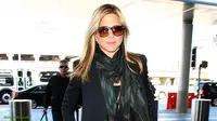 Demi Menghindari Angelina Jolie, Jennifer Aniston Tunda Penerbangan