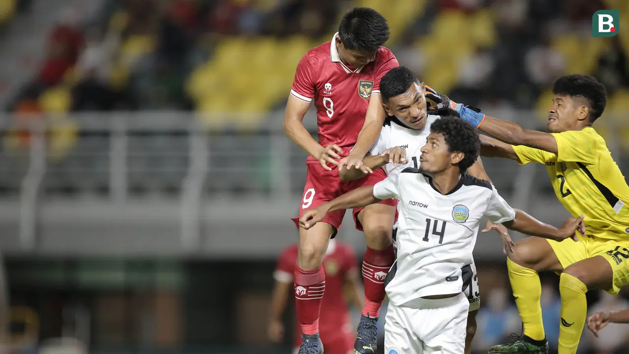 Foto: Tajam di Udara dan Ganas di Darat, Hokky Caraka Jadi Mimpi Buruk Timnas Timor Leste di Laga Pertama Kualifikasi Piala Asia U-20