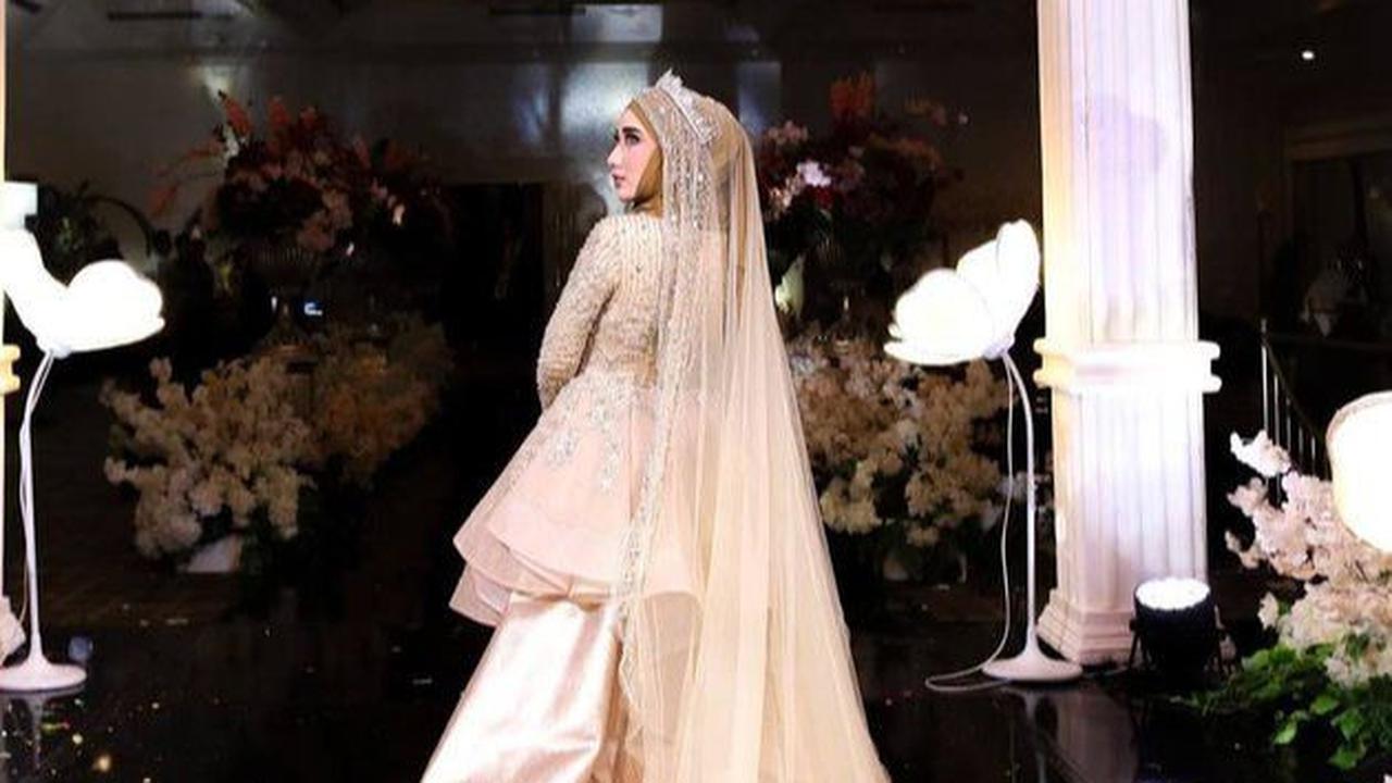 Tengku Anataya mengunggah foto saat hari bahagianya bersama sang suami. Keduanya telah sah menjadi pasangan suami istri.