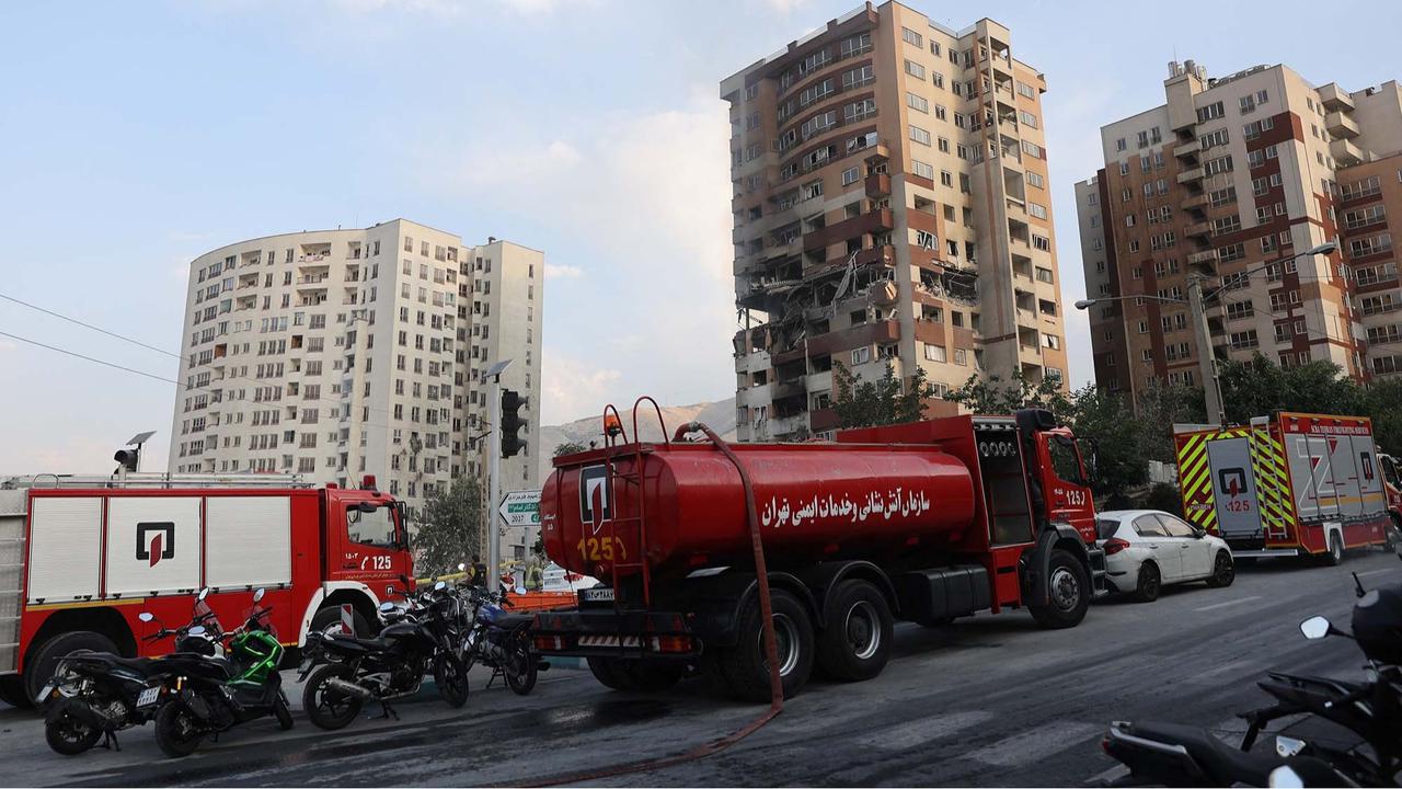 FOTO: Kerusakan Bangunan Paska Serangan Israel di Teheran