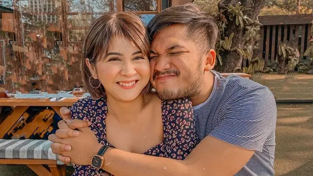 7 Momen Kesha Ratuliu Resmi Dilamar Adhi Permana, Anggun dengan Kebaya Berhijab