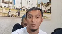 Gunawan Dwi Cahyo membantah kabar mengancam Okie Agustina akan setop nafkah anak. Ia mengungkit putusan pengadilan bahwa tak terbukti selingkuh. (Foto: Dok. YouTube Intens Investigasi)