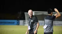 Pelatih Sven-Goran Eriksson saat mendampingi Timnas Filipina melawan Singapura pada laga Grup B Piala AFF 2018. (AFF Suzuki Cup)