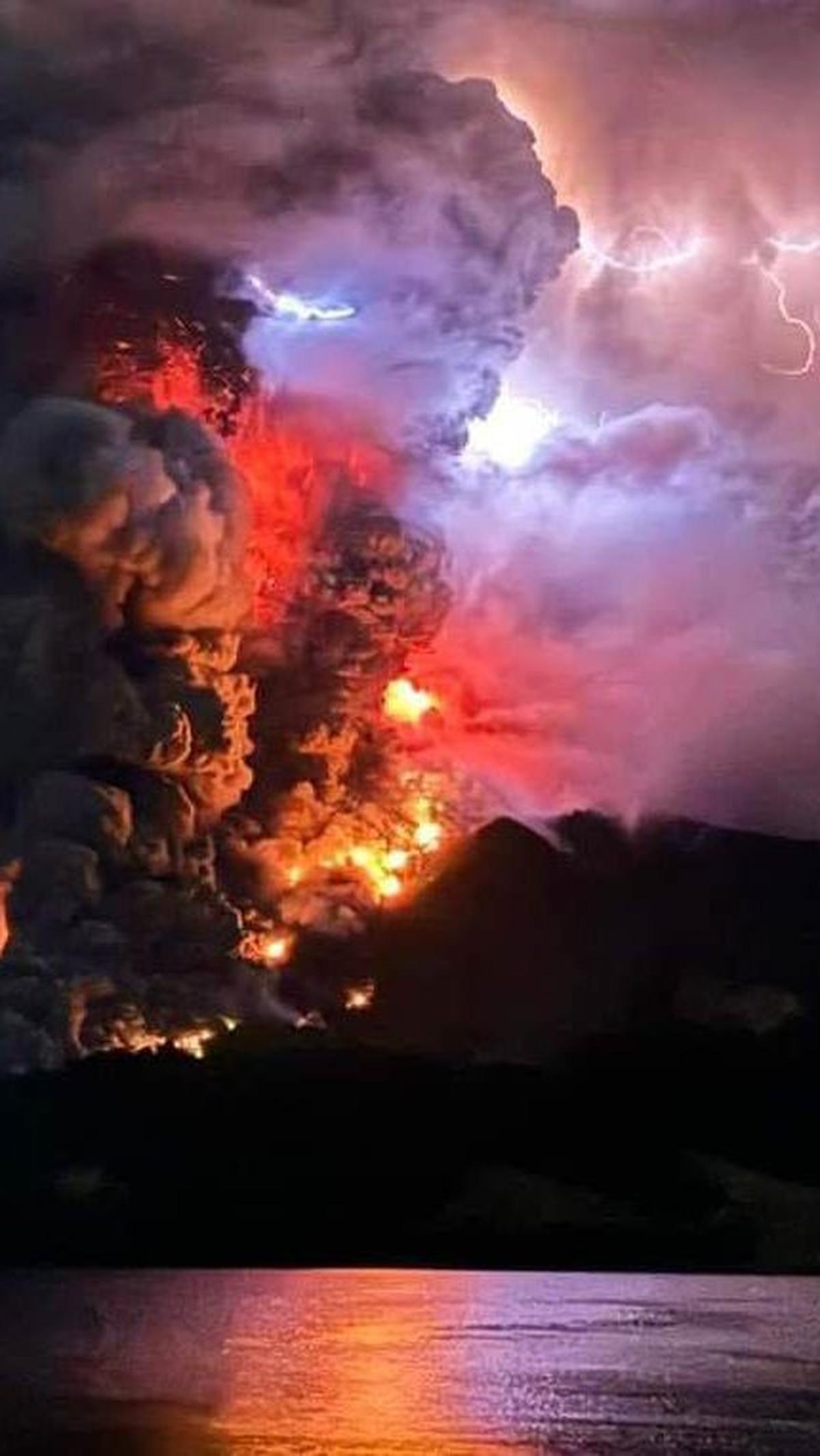 <b>Jenis Gunung Stratovulkano</b>