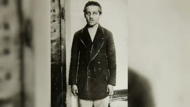 Gavrilo  Princip (19) adalah seorang nasionalis Serbia yang membunuh penerus takhta Austria-Hungaria. Bagi bangsa Serbia, ia adalah seorang pahlawan pembebasan. (Sumber National Public Radio)