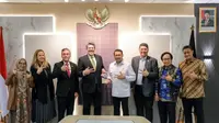 Ketua Umum Asosiasi Bursa Kerja Indonesia (ABKI), Mohsein Saleh Badegel (ketiga dari kanan) dan Menteri Ekonomi Kreatif, Teuku Riefky Harsya (keempat dari kanan) (Istimewa)