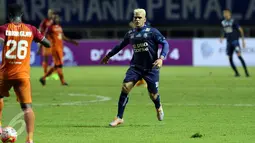 Pemain Arema FC, Cristian Gonzales saat berlaga melawan PBFC di final Piala Presiden 2017 di Stadion Pakansari, Minggu (12/3). Cristian Gonzales meraih gelar pencetak gol terbanyak dengan 11 gol. (Liputan6.com/Helmi Fithriansyah)