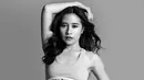 Unggahan tersebut sontak menjadi sorotan. Tidak sedikit yang pangling dengan perubahan penampilan Prilly usai berhasil menurunkan berat badan. [@prillylatuconsina96].