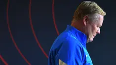 Ronald Koeman merupakan mantan pemain Barcelona yang berjasa mencetak gol kemenangan di final Piala Eropa saat melawan Sampdoria pada 1992 silam. Selanjutnya, Ia dikontrak sebagai pelatih Blaugrana pada 2020 lalu. Namun, Koeman gagal mendongkrak penampilan Barcelona musim ini. (AFP/Lluis Gene)