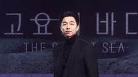 Gong Yoo dalam Konferensi Pers The SIlent Sea. (Foto: Netflix)
