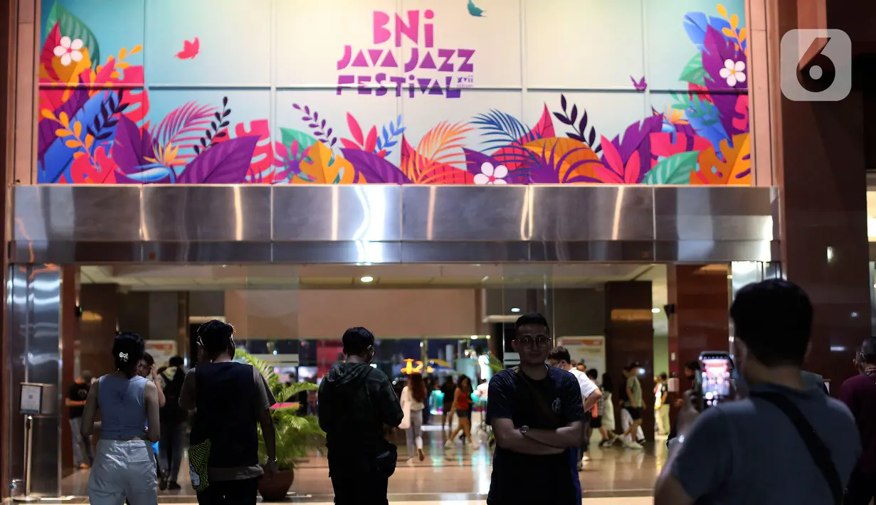 <p>Suasana warga saat Perhelatan Jakarta Internasional BNI Java Jazz Festival (BNIJJF2022), di JiExpo Kemayoran, Jakarta Pusat, Jumat (27/5/2022). Perhelatan itu akan diselenggarakan selama tiga hari sampai Minggu, 29 Mei 2022. (Liputan6.com/Johan Tallo)</p>