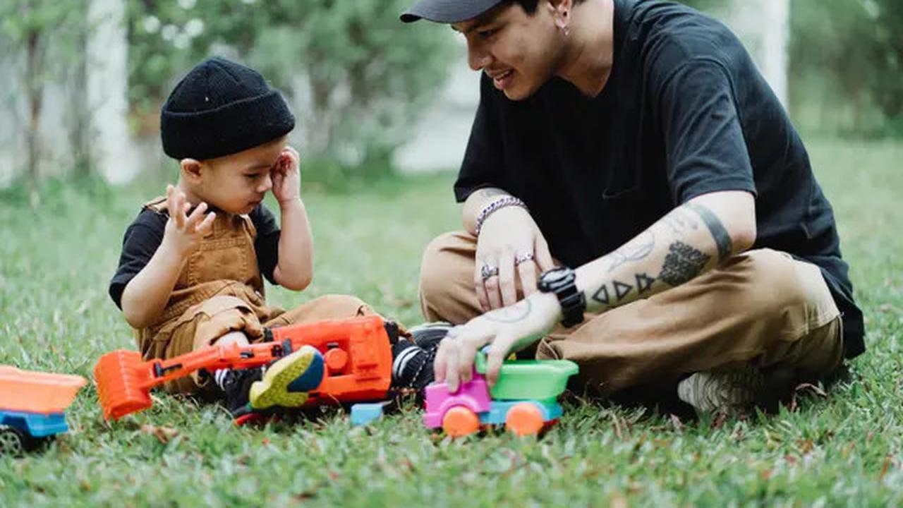 Cara Menyikapi Balita yang Suka Memukul, Tips Parenting Cerdas Orang Tua