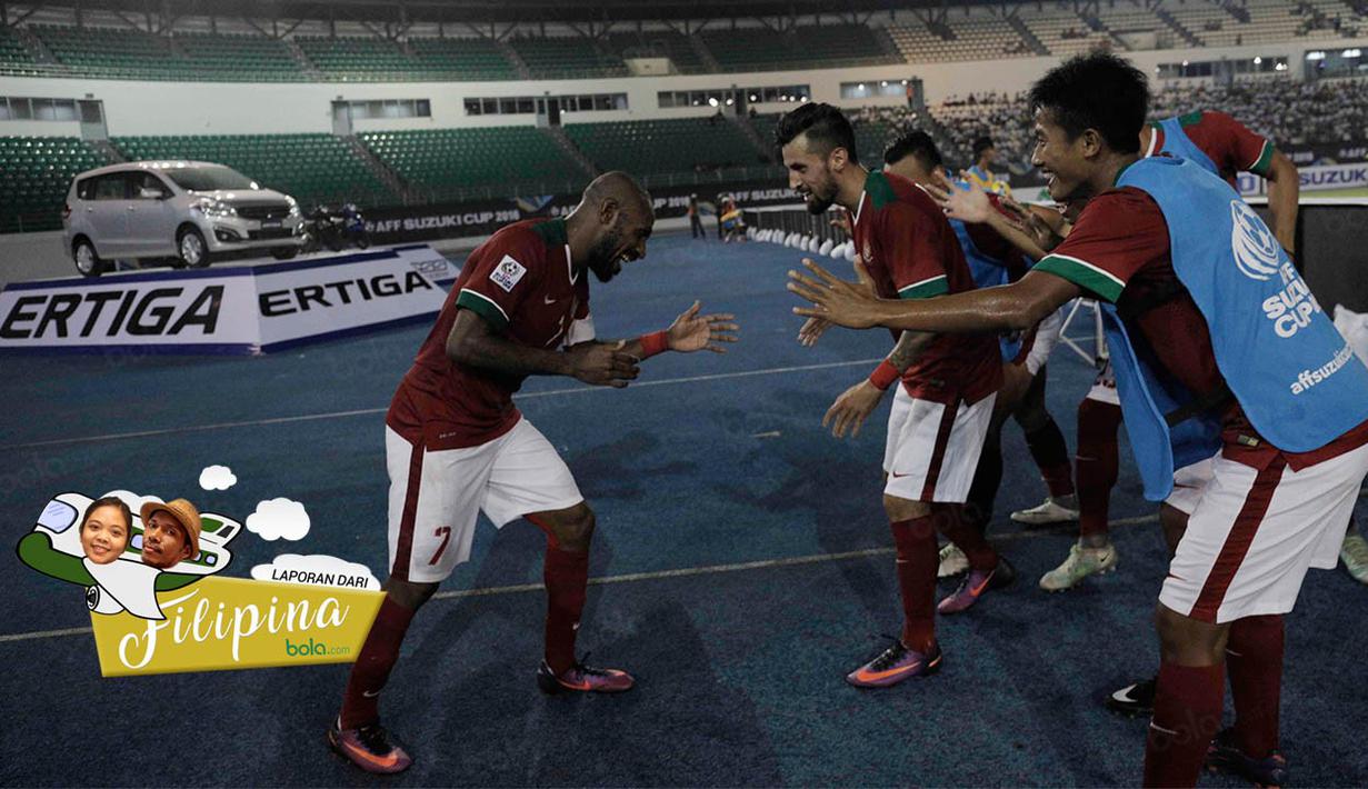 Striker Timnas Indonesia, Boaz Solossa, merayakan gol yang dicetaknya ke gawang Filipina laga Piala AFF 2016 di Philippine Sports Stadium, Filipina, Selasa (22/11/2016). (Bola.com/Nicklas Hanoatubun)