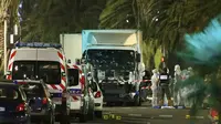 Para pakar berpendapat bahwa senjata genggam yang dipakai oleh para polisi di Nice tidak cukup kuat untuk menghentikan truk sebesar itu. (Sumber sputniknews.com)