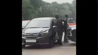Viral Diduga Aksi Gesek Nomor Rangka Mobil di GBK, Polisi Selidiki