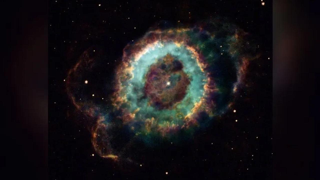 <b>Nebula Hantu</b>