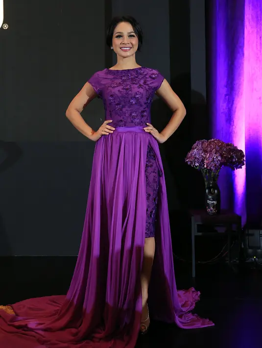 "Sejujurnya aku deg-degan banget sih, ini pertama kalinya dapet undangan We The Fest," kata Andien saat ditemui di kawasan Thamrin, Jakarta Pusat, Rabu (4/7/2018). (Deki Prayoga/Bintang.com)