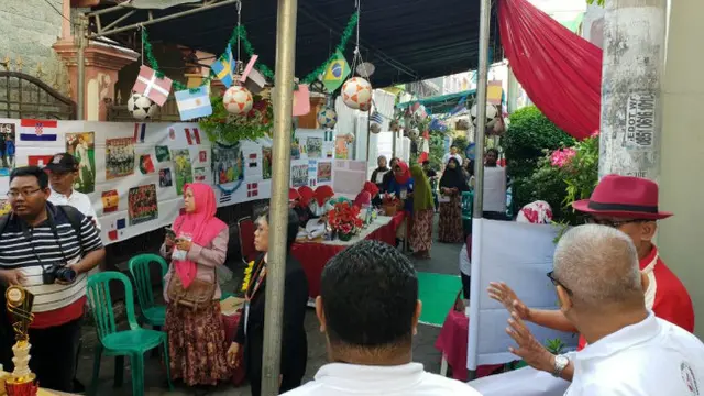 Dalam perhelatan Pilkada kali ini terlihat pemandangan unik di sejumlah Tempat Pemungutan Suara (TPS).
