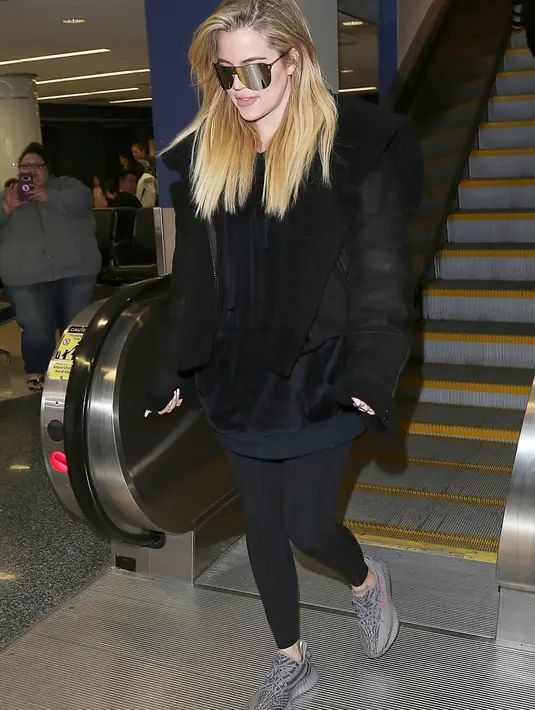 Diketahui bahwa Khloe Kardashian tak ingin anaknya tumbuh tanpa sosok ayah. (SHAM-BACKGRID - People)