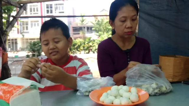 Ilustrasi saat membuat boci untuk dijual (foto: fimela.com)