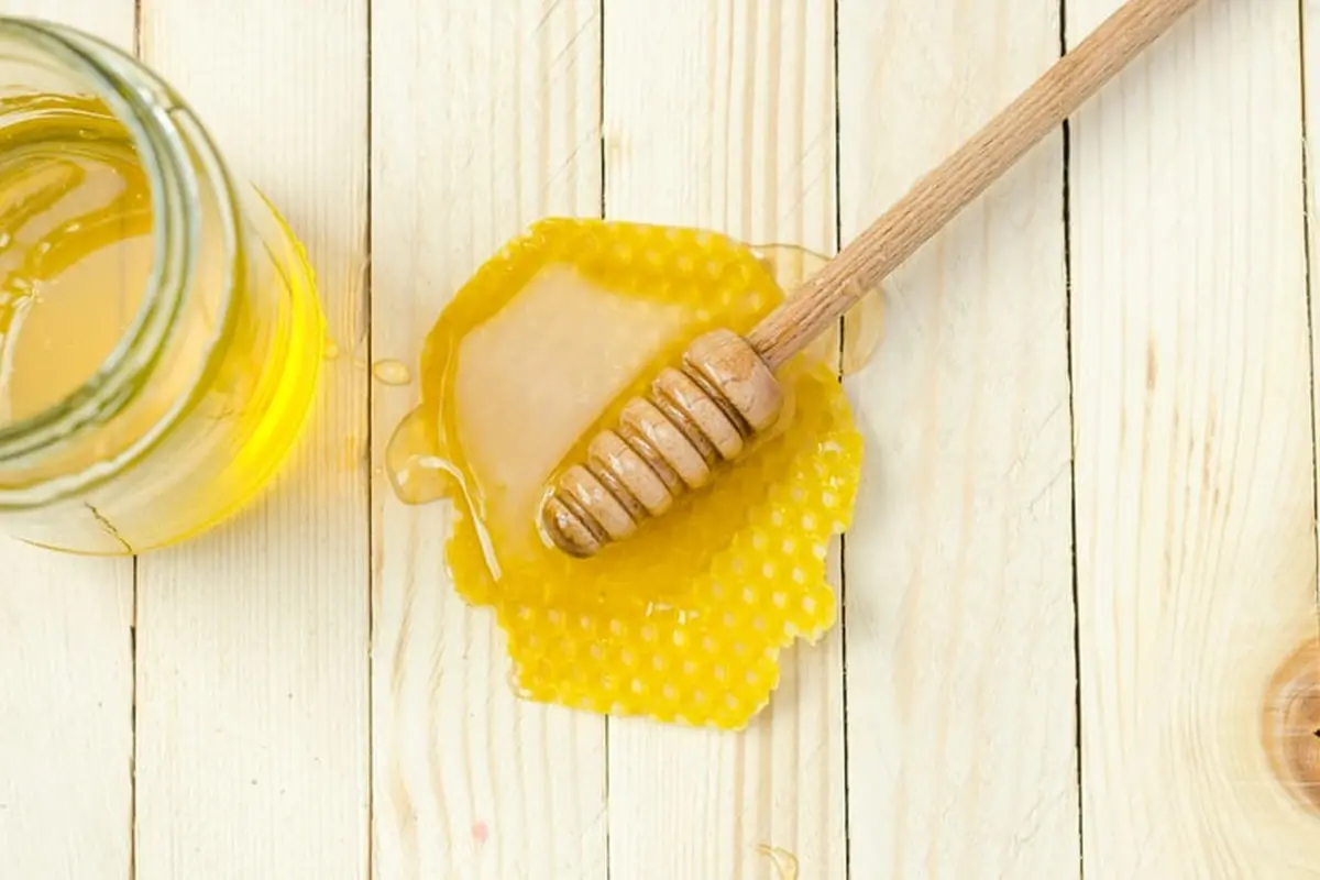 4 Manfaat Madu untuk Kecantikan, Bantu Mengatasi Jerawat