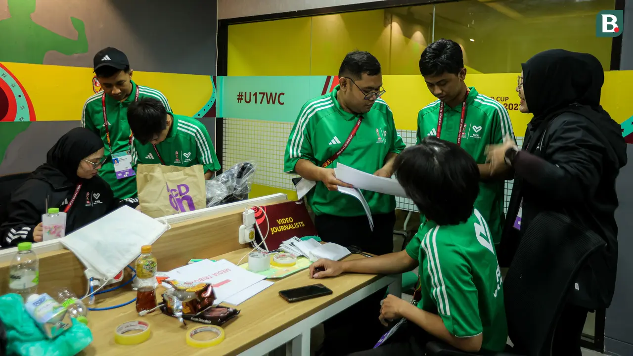 Foto: Melihat Ruangan Media Center Piala Dunia U-17 2023 di Stadion Gelora Bung Tomo