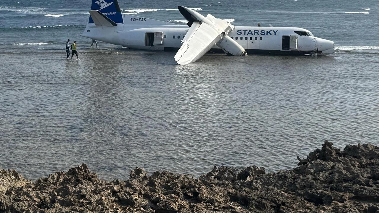 FOTO: Kepiawaian Pilot Selamatkan 55 Penumpang dalam Insiden Pendaratan Darurat di Somalia
