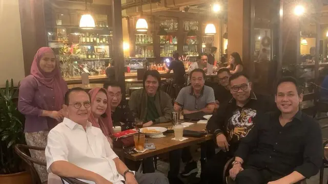 Potret Yessy Gusman Kumpul Bareng dengan Sederet Artis Senior, Kehadiran Once Mekel Curi Atensi (credit: https://www.instagram.com/yessy_gusman/).