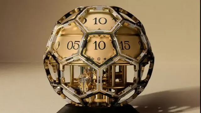 Kim Kardashian Pamer Bola Sepak Monogram LV, Dijual Rp 37,5 Juta di Pasar Loak