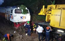 Evakuasi KA Ciremai Longsor: KAI Alihkan Penumpang dengan Bus di Bandung Barat