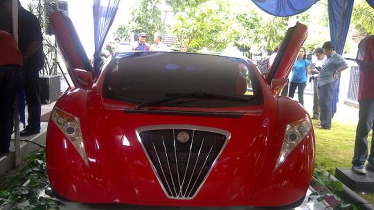 Mobil Tucuxi tiba di Solo untuk dimandikan Ki Manteb Sudarsono